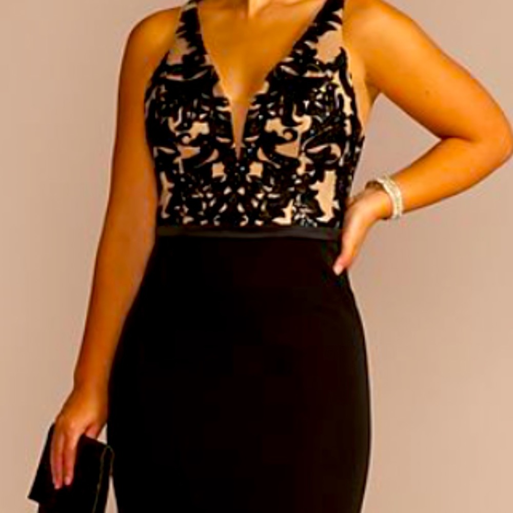 Never worn was for a Wedding No alterations have been done on it.
